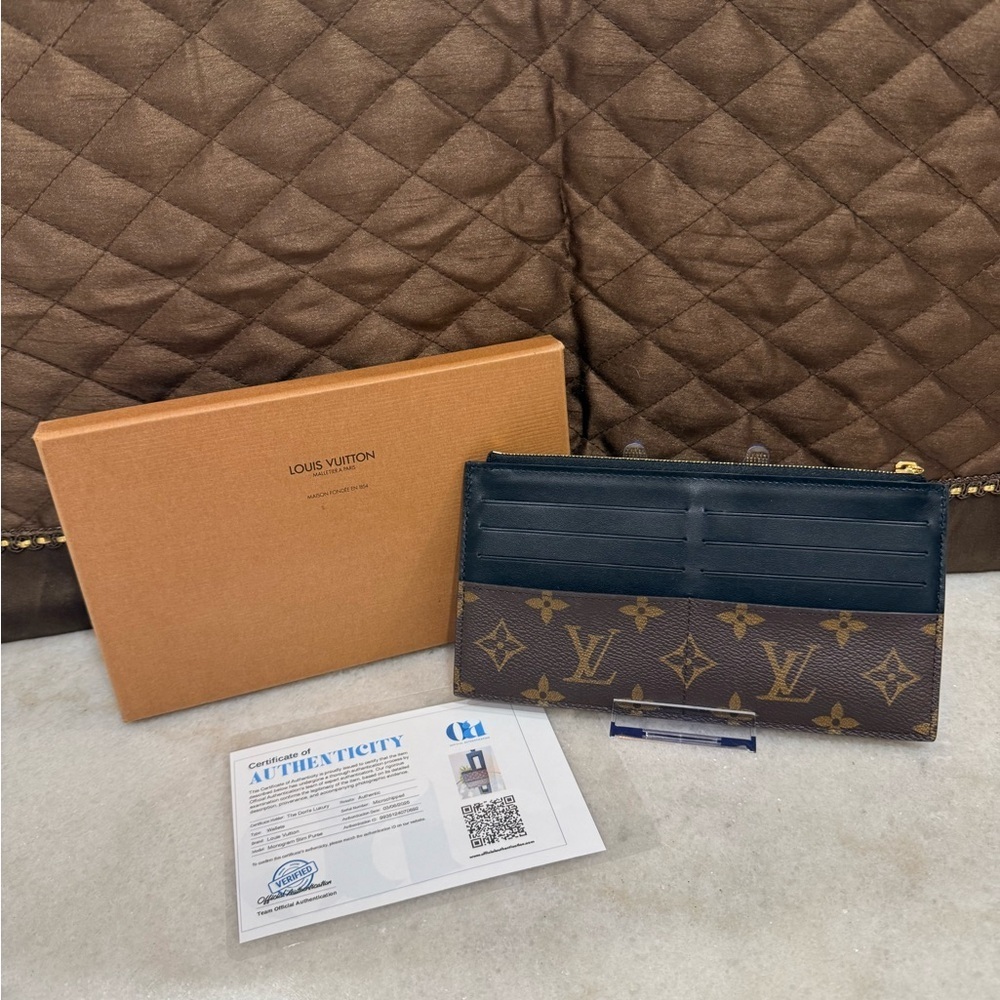 LOUIS VUITTON
Monogram Slim Purse Unisex New